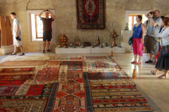… ze skromną ekspozycją orientalnych drobiazgów. Fot. Anna Potapowicz
