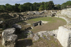 Obok – rzymski amfiteatr, młodszy od greckiego o jakieś 500 lat. Fot. Artur Mikołajewski