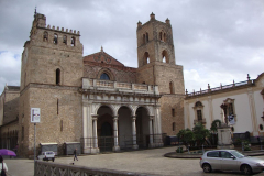 Katedra w Monreale, kilka kilometrów od Palermo, nie zachwyca monumentalną fasadą,… Fot. Klaudia Kalita