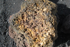 Kamień na kraterze. Fot. Maria Boratyńska