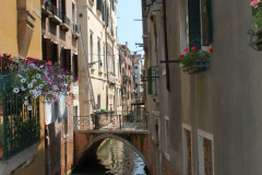i kanałami przecinającymi Wenecję wzdłuż…  Foto: Andrzej Borzym